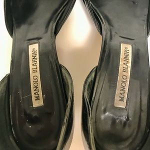 Low heel Manola Blahnik pump